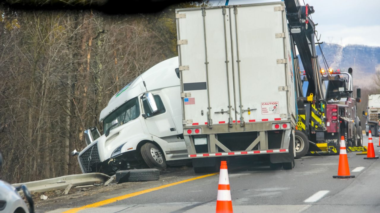 La ayuda que un abogado de lesiones personales te puede ofrecer después de un accidente de camión